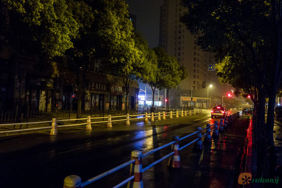 Noční ulice Šanghaje